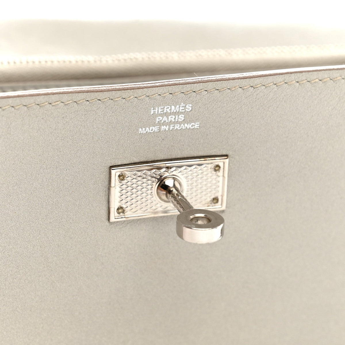 Box Guilloche Kelly Longue Wallet Gris Perle
