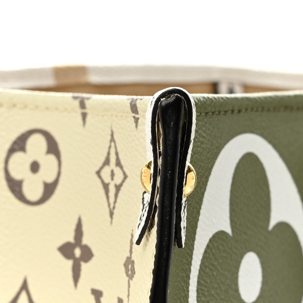 Monogram Giant Onthego GM Kaki Beige
