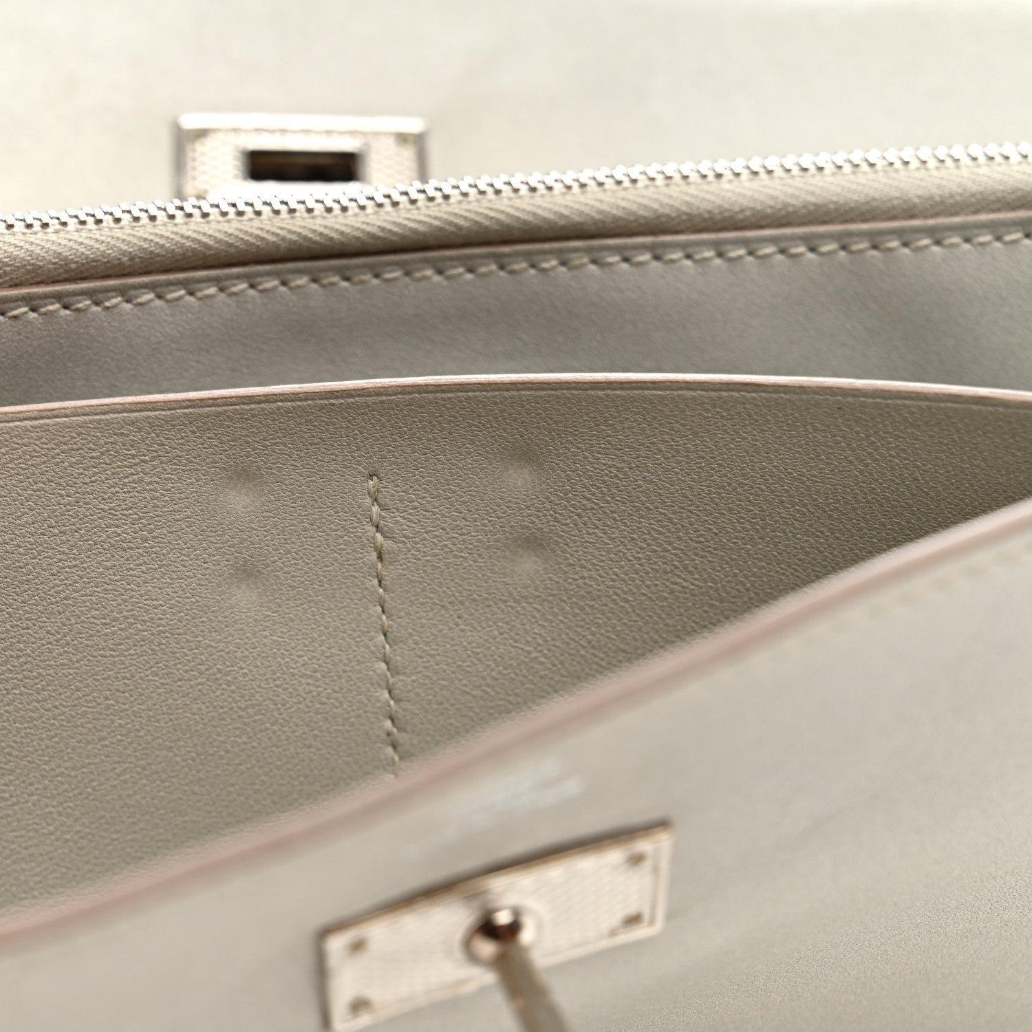 Box Guilloche Kelly Longue Wallet Gris Perle