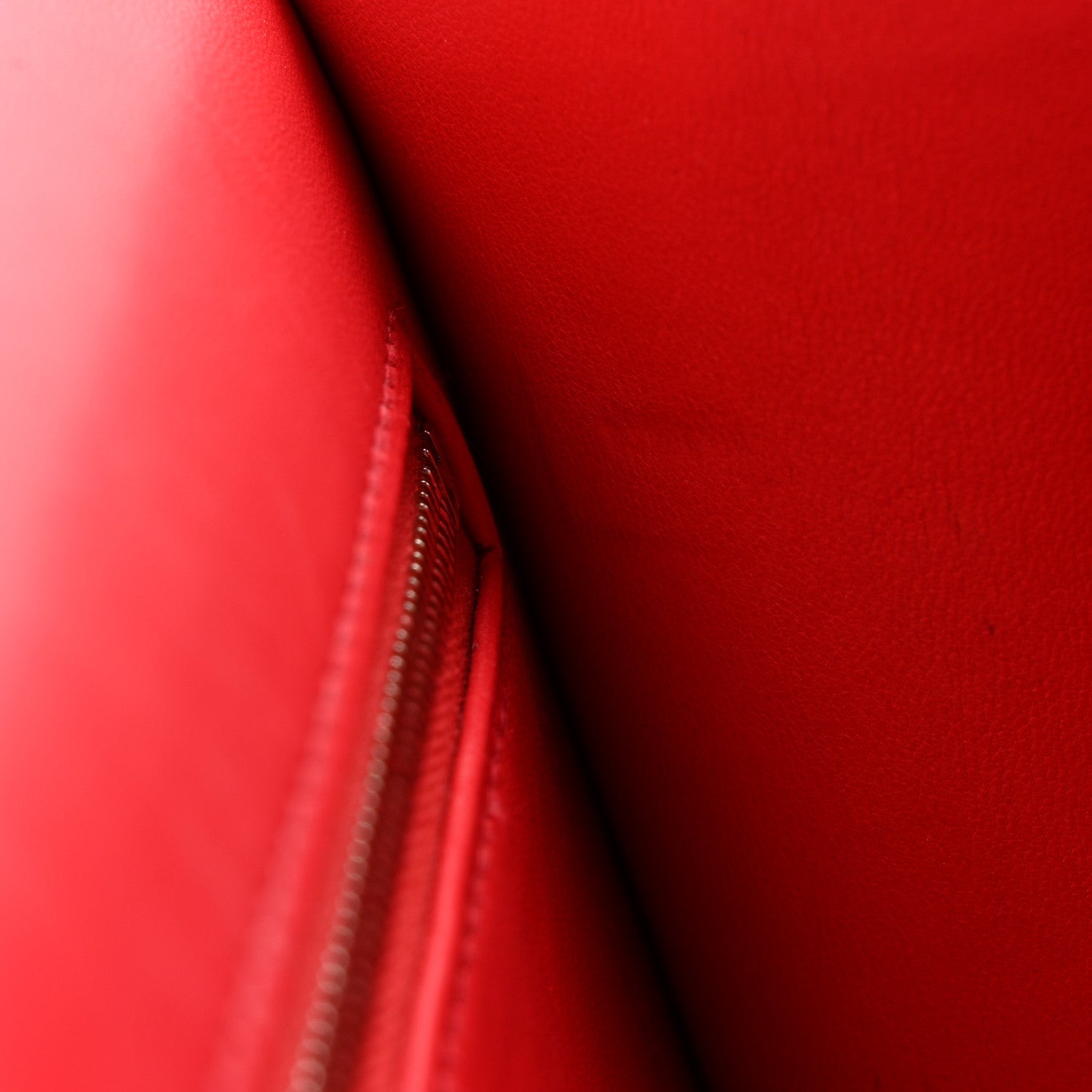 Epsom Constance 24 Rouge Casaque