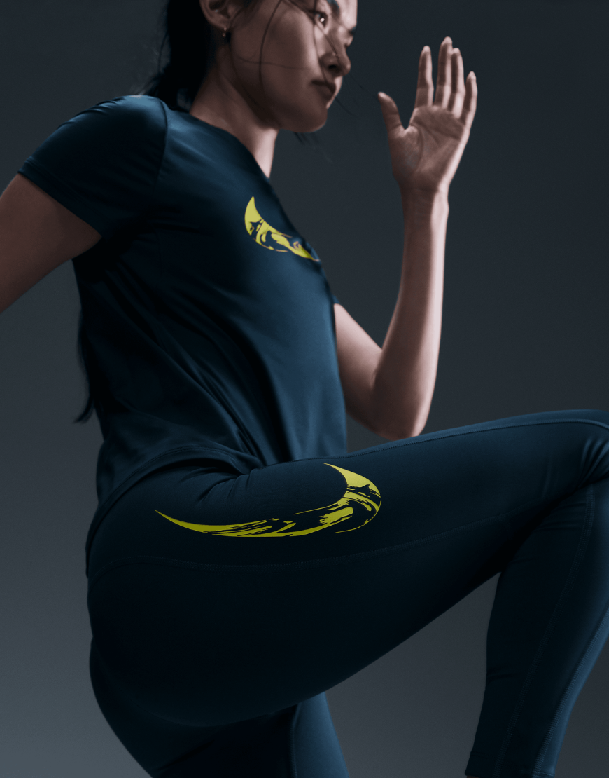 Women's Dri-FIT Short-Sleeve Graphic Top :Armoury Navy