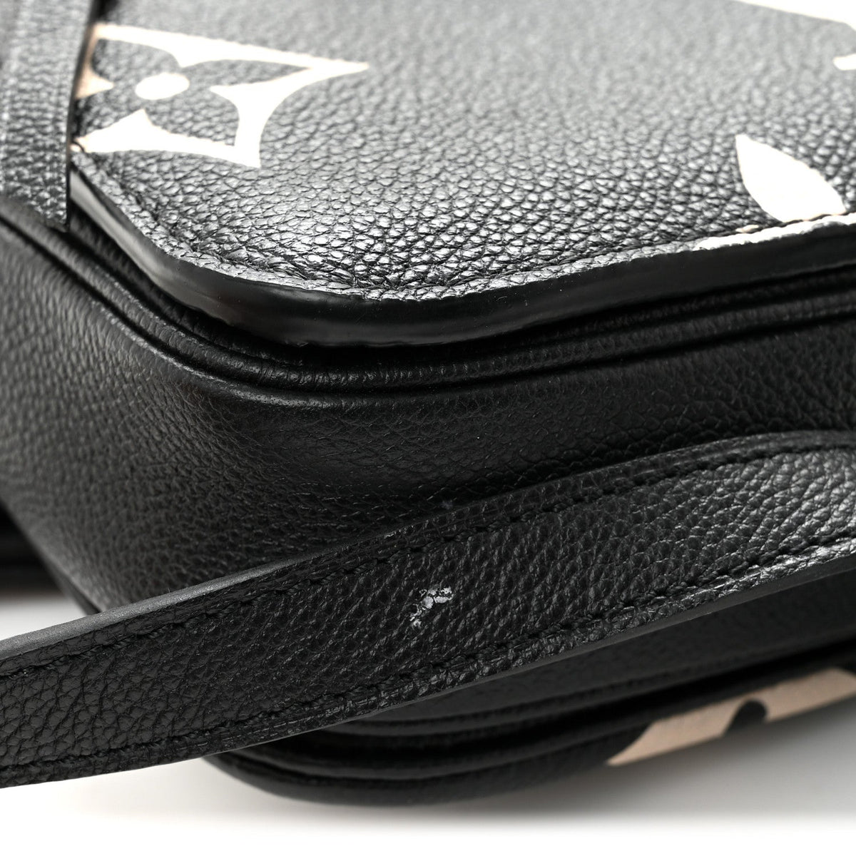 Empreinte Monogram Giant Pochette Metis Black Beige