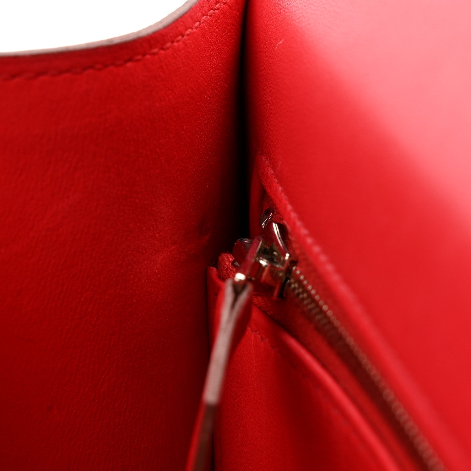 Epsom Constance 24 Rouge Casaque