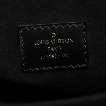 Reverse Monogram Pochette Metis