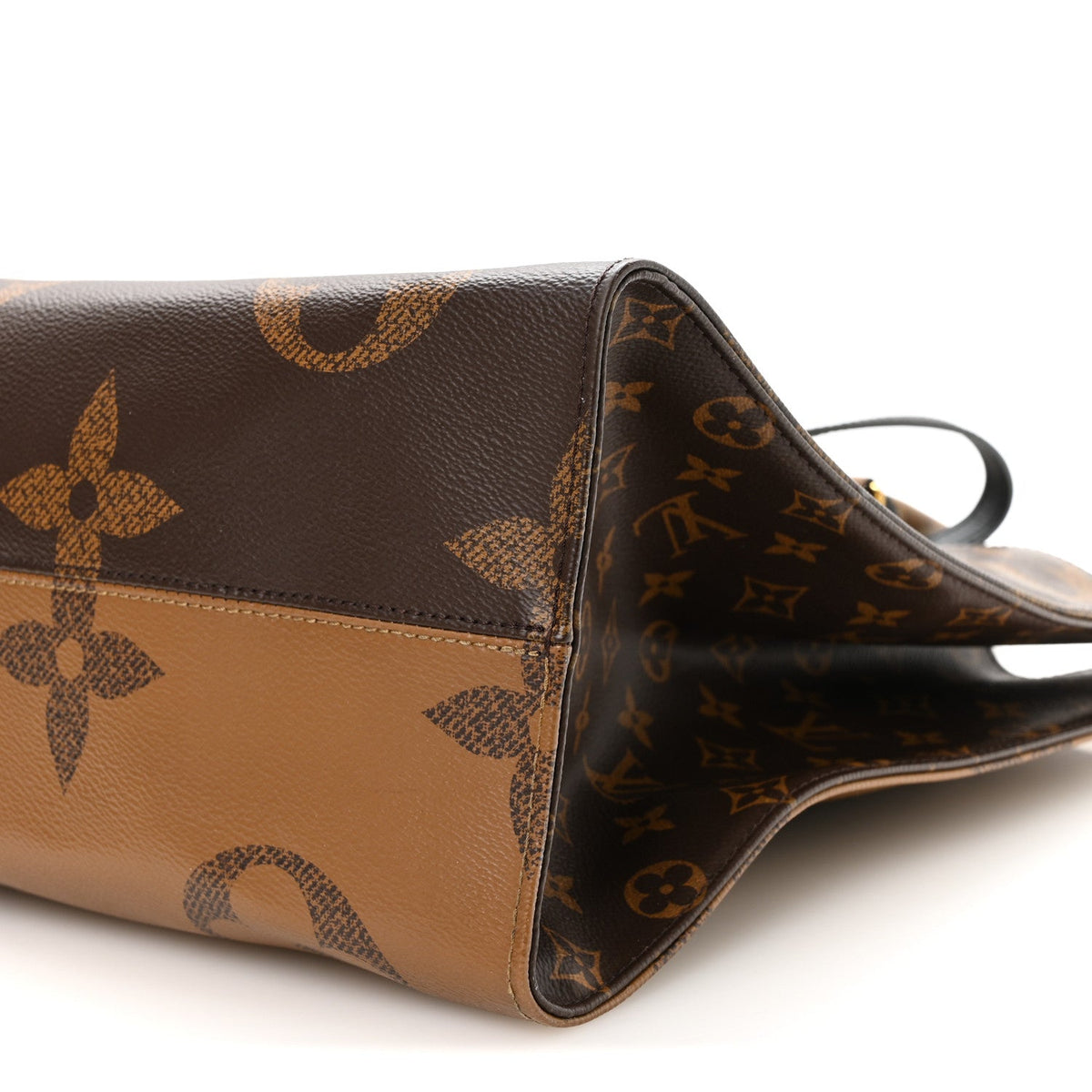 Reverse Monogram Giant Onthego MM