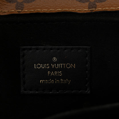 Shiny Epi Monogram Pochette Metis Mini Marine