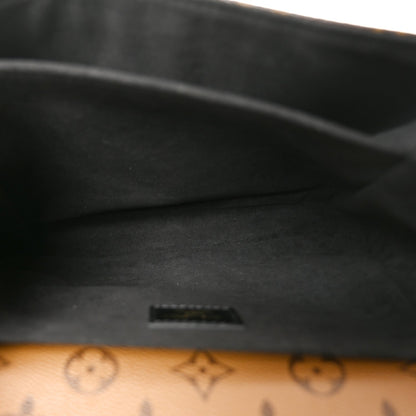 Reverse Monogram Pochette Metis
