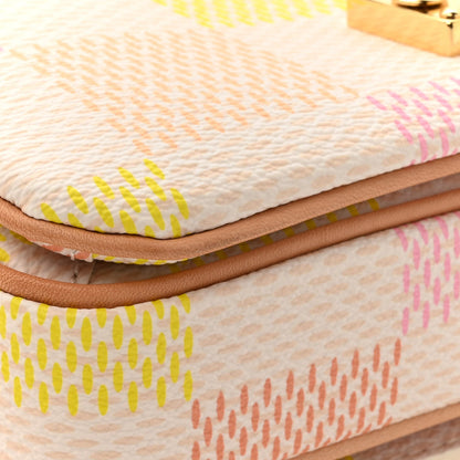 Damier Giant Pochette Metis East West Peach