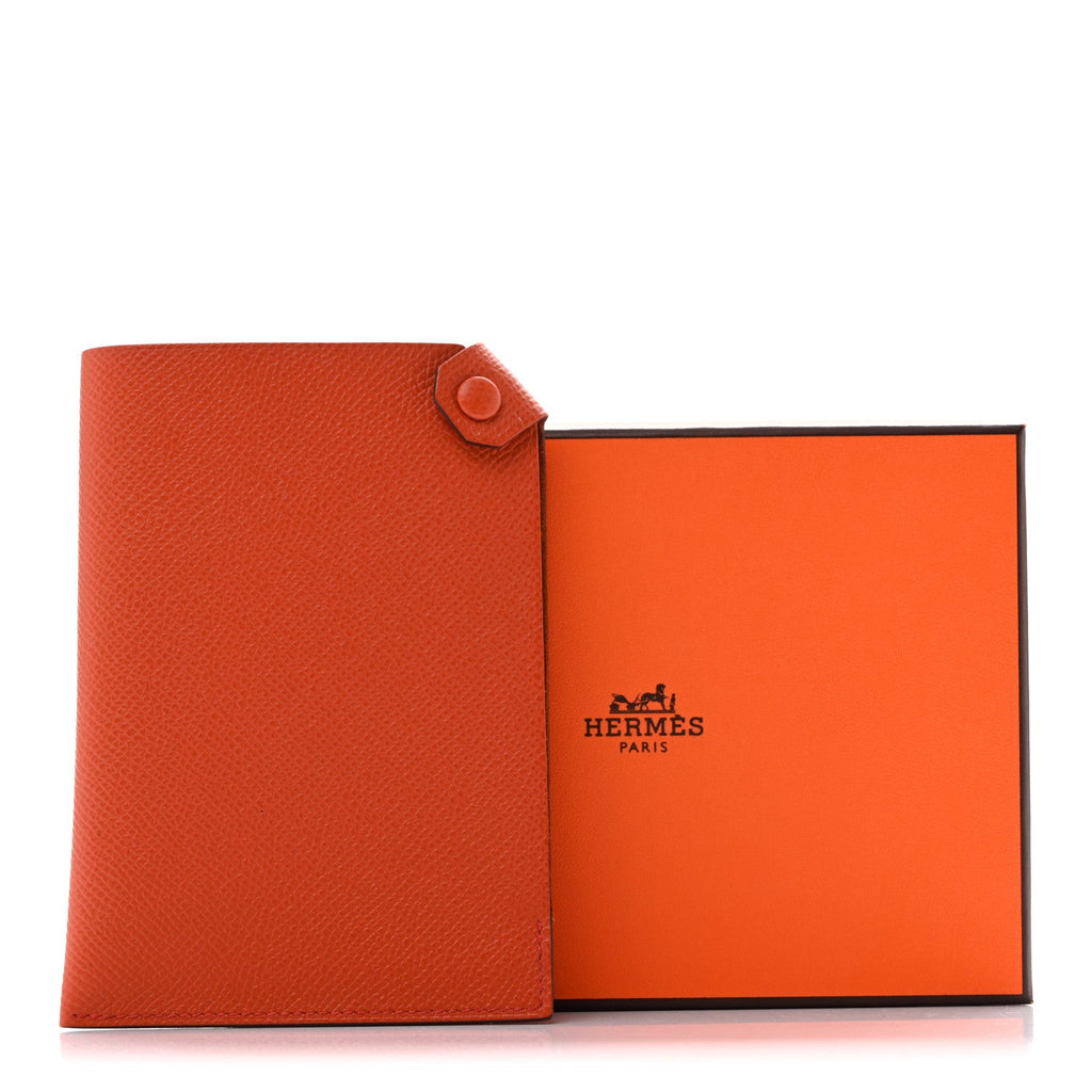 Epsom Tarmac Dot PM Passport Holder Terre Battue