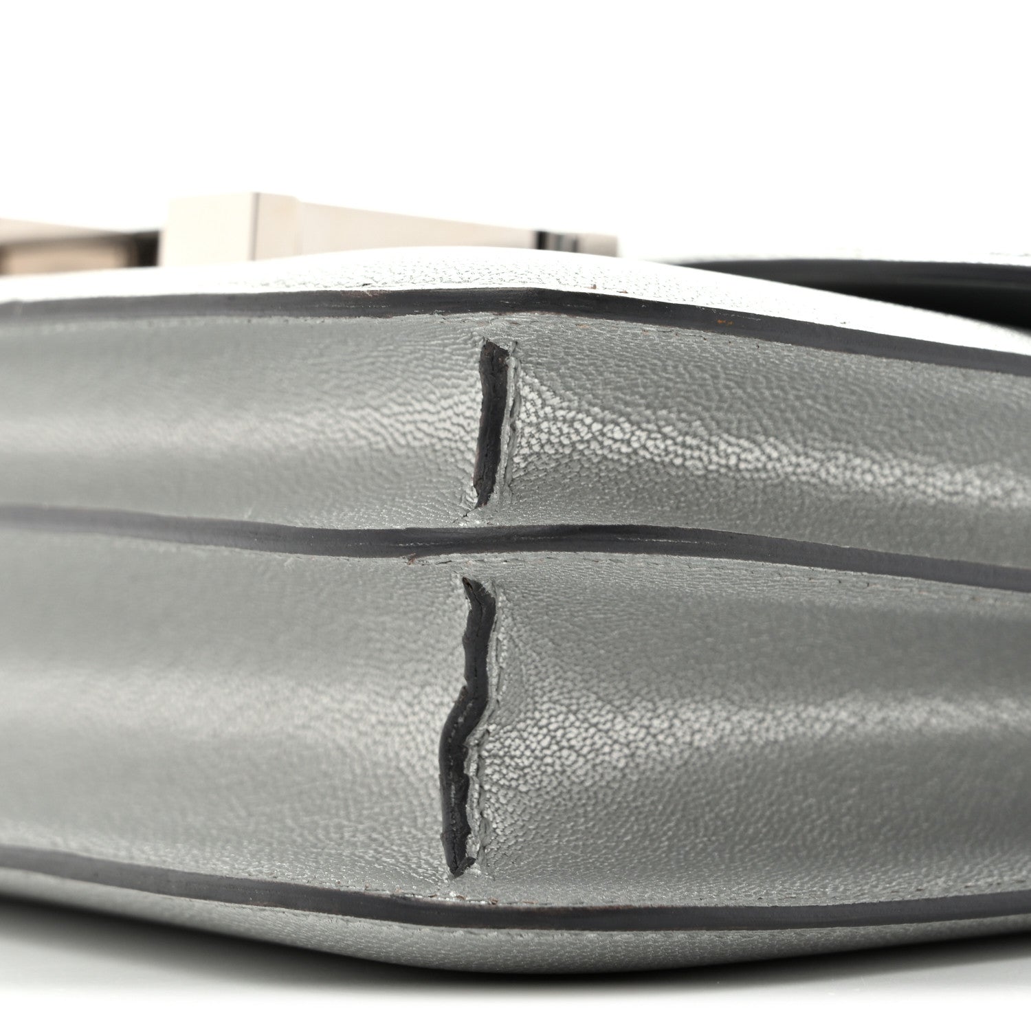 Metallic Chevre Chamkilight Constance 18 Argent