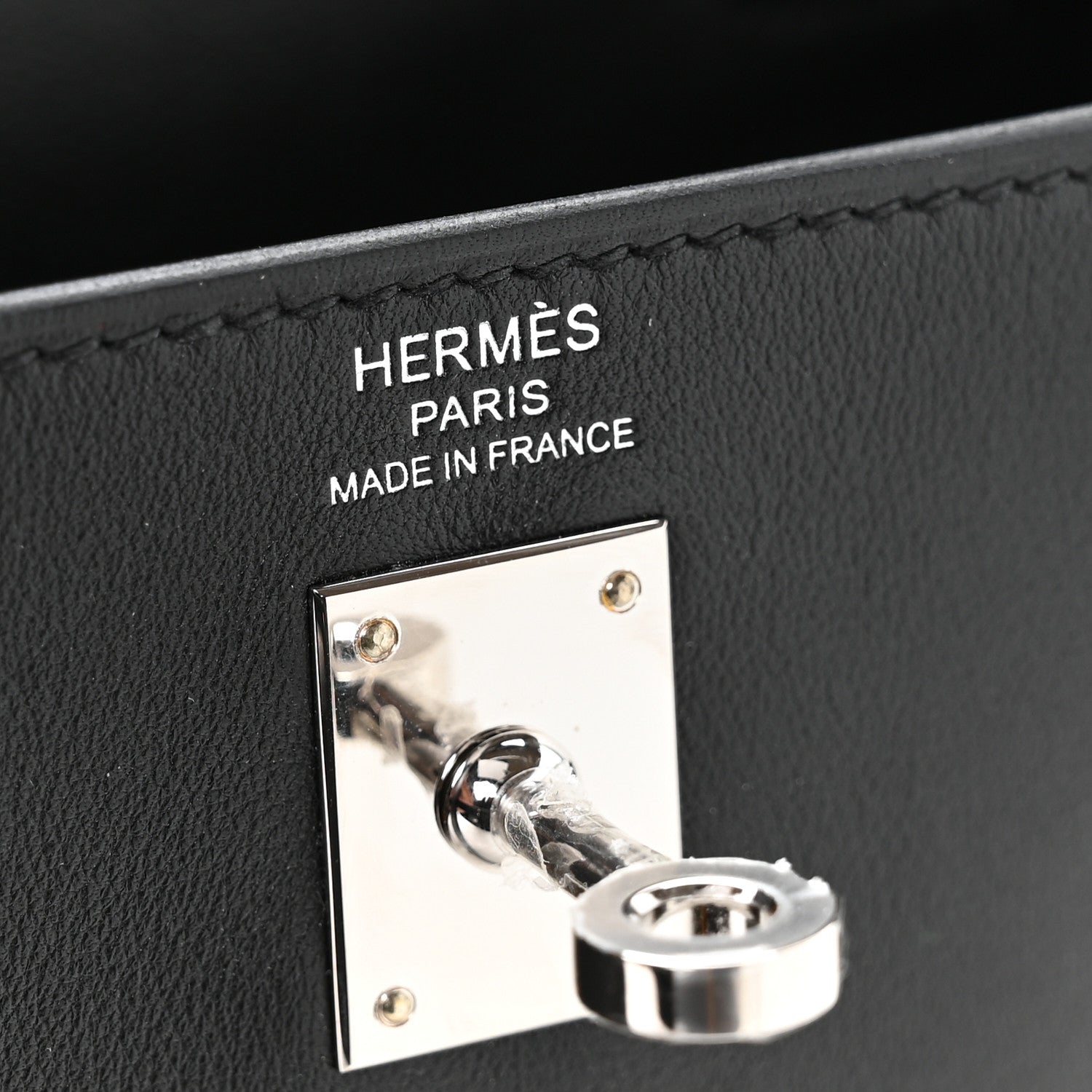 Cheri Calfskin Kelly Retourne 25 Black