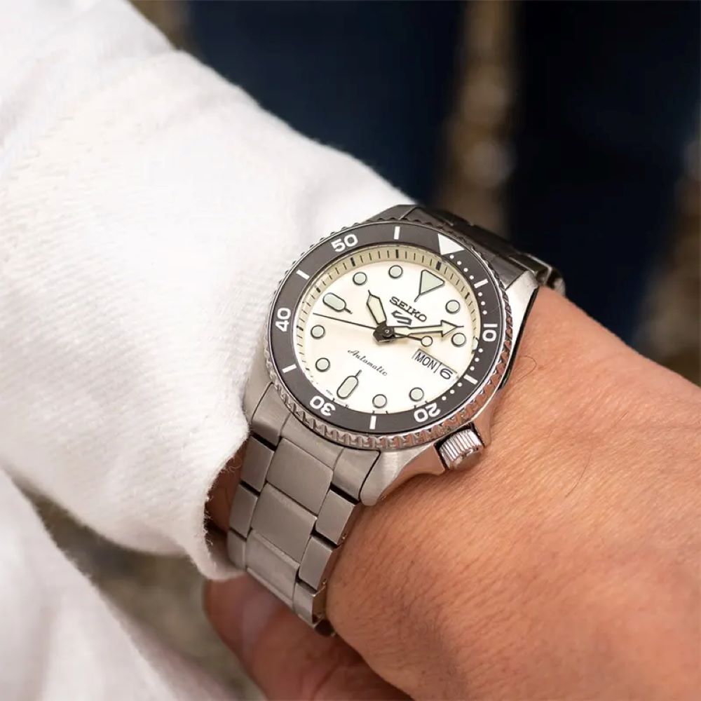 Seiko 5 Sports SKX Automatic Cream Dial Silver Steel Strap Watch For Men - SRPK31K1